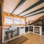 شقة Barttic